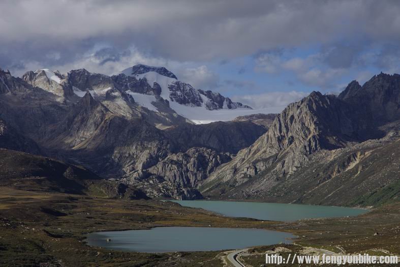 去往巴塘路上的姊妹湖