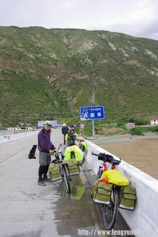 金沙江大桥。。现在可以拍照了
