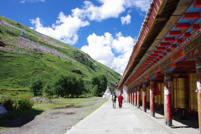 塔公寺：萨迦派的寺庙