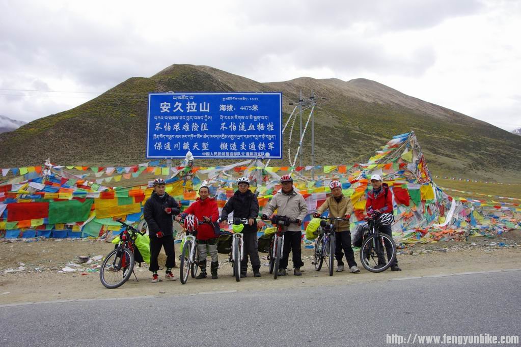安久拉垭口。。一路雨雪冰雹。小孩抢劫。。。