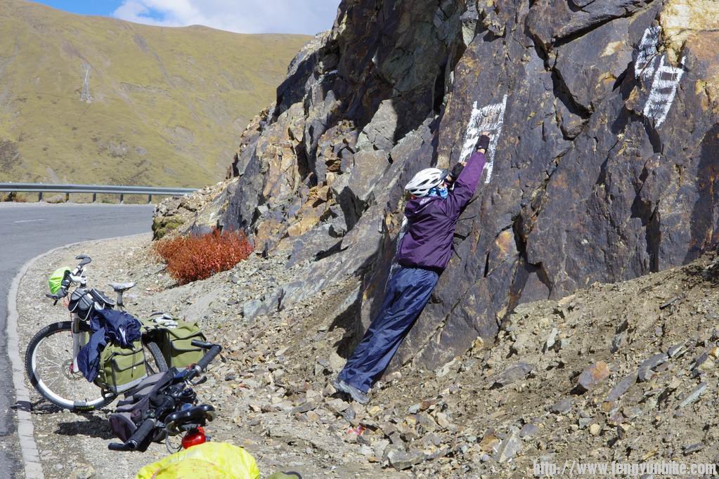 想什么呢？顺梯爬？那是给藏王画的。。