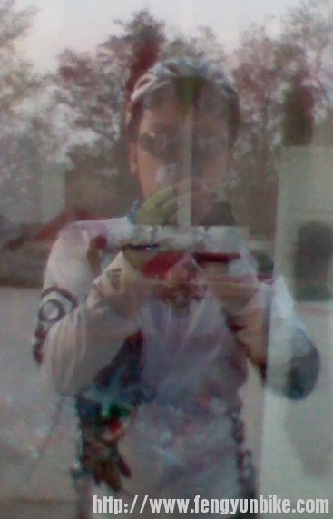 新老望京路口的岗亭玻璃照的