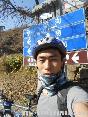 放完破下来，左边禅房，右边就是往涧沟村，往上就是妙峰山。