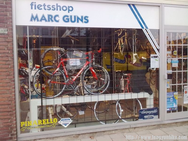 荷兰路边的自行车店-2