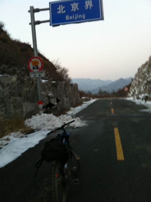 过了九龙镇、过了S236,马上到G109国道，北京界