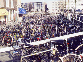 PlentyOfOpportunityForBikeTheftInHolland1-280-75.jpg