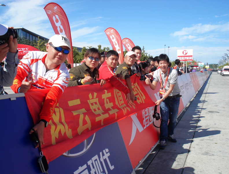 天下独行-赛道上最大胆的广告.JPG