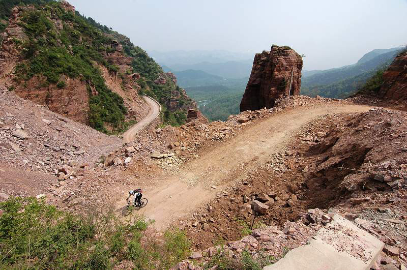 明媚 徜徉而过.jpg