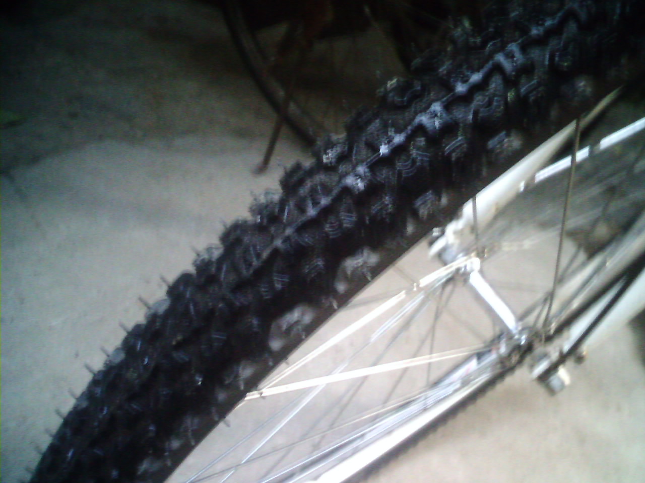 还都是齿胎，雨雪天防滑