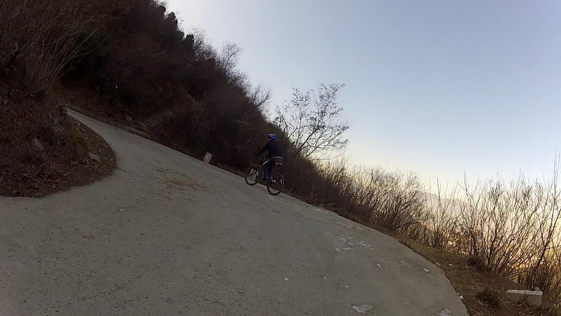 有些地方还有冰