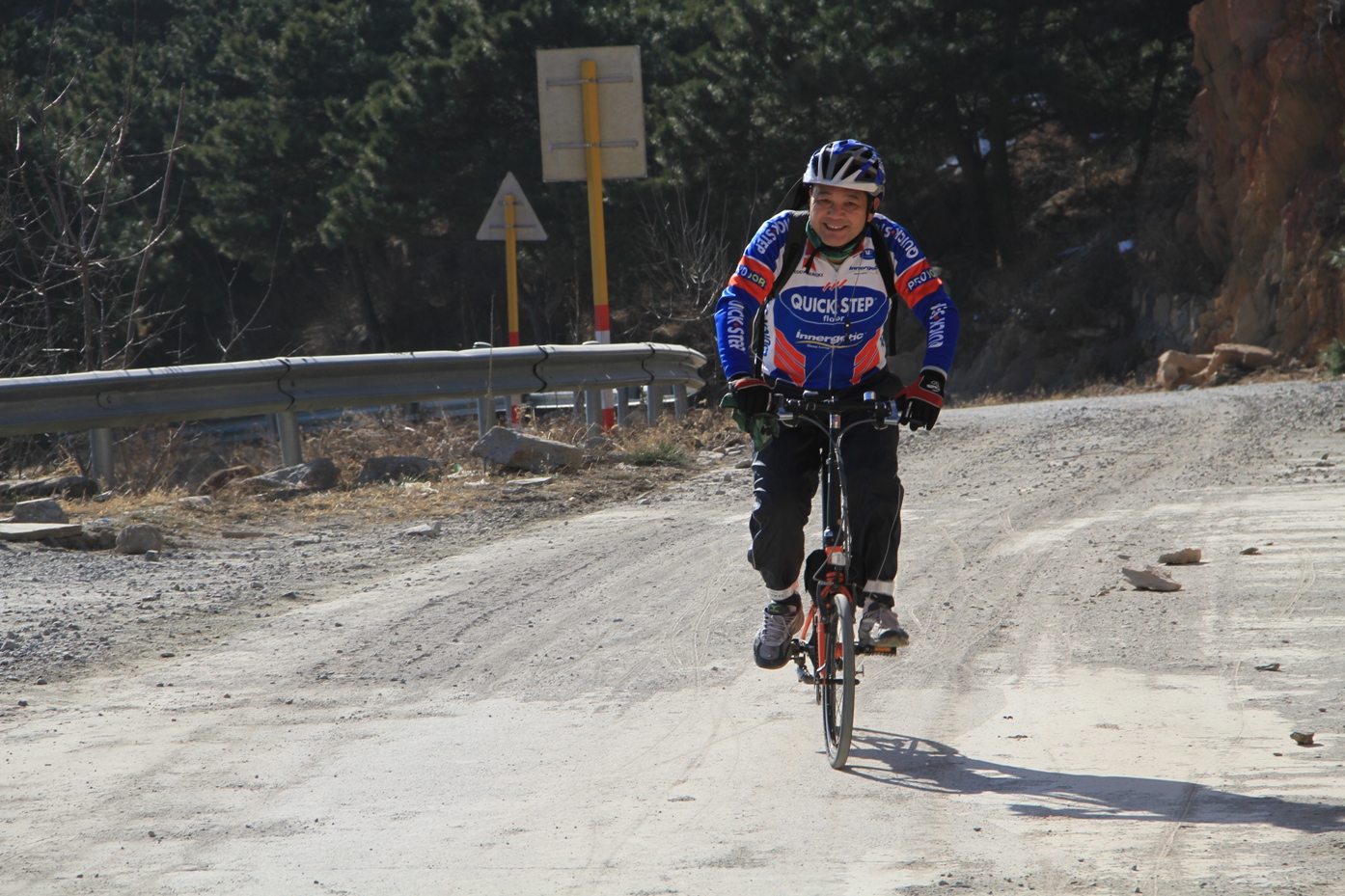 上雷达站时的破烂路