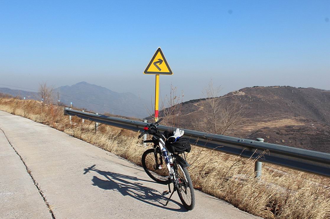 下山了还在回头看