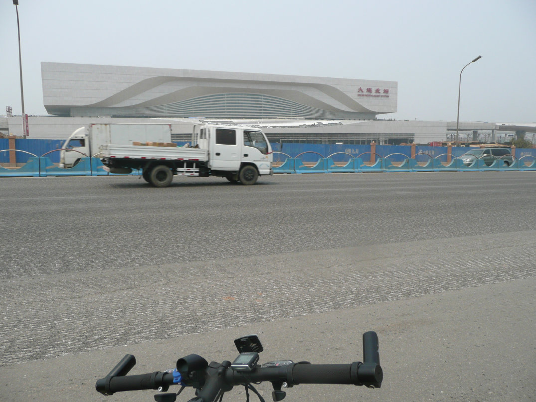 正在建设中的大连车站。