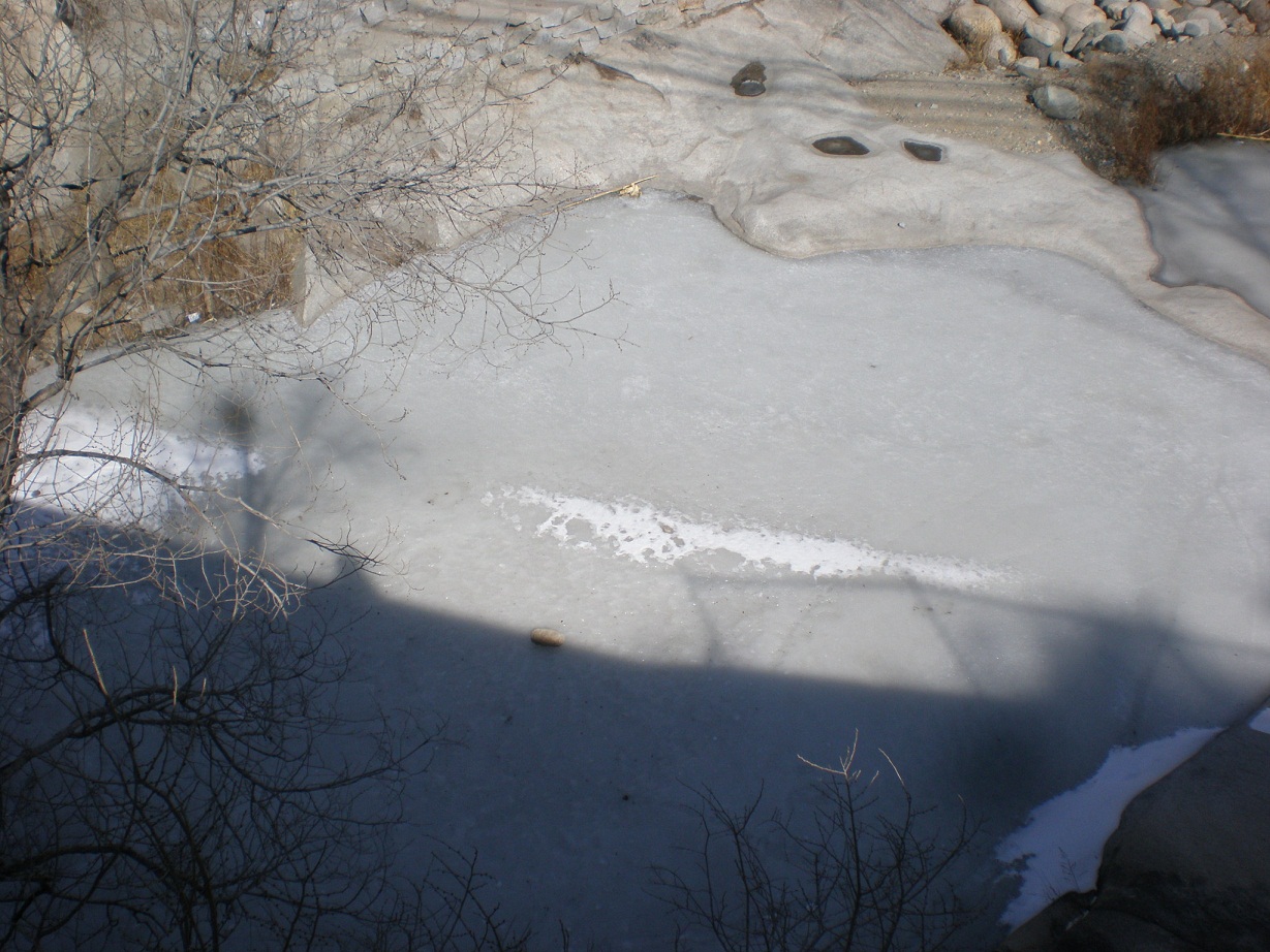 这就是白龙潭18米深