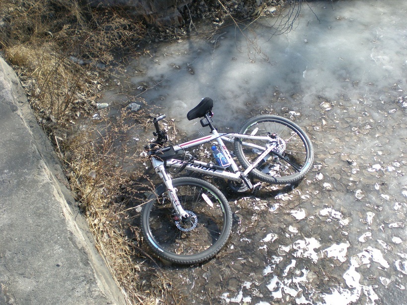 一不小心撤掉沟里了