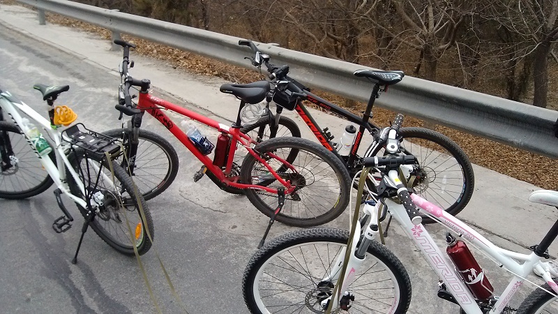 注意那根绿绿的拖车绳