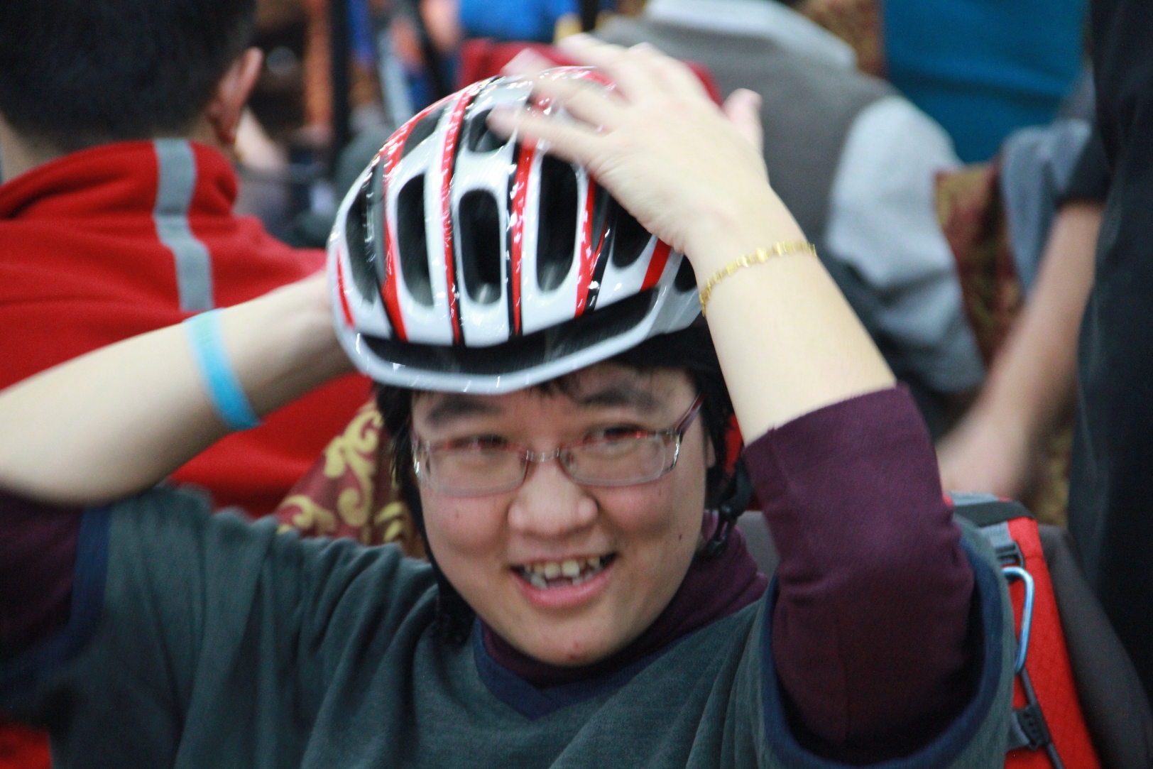 999元的闪电头盔戴上去啥感觉