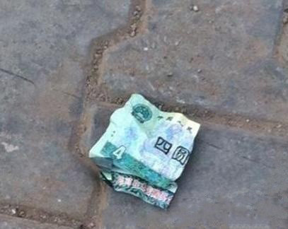 捡到四块钱.jpg