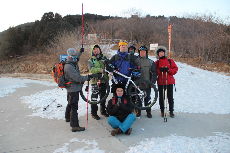 四棵树和铁刷子帮合影