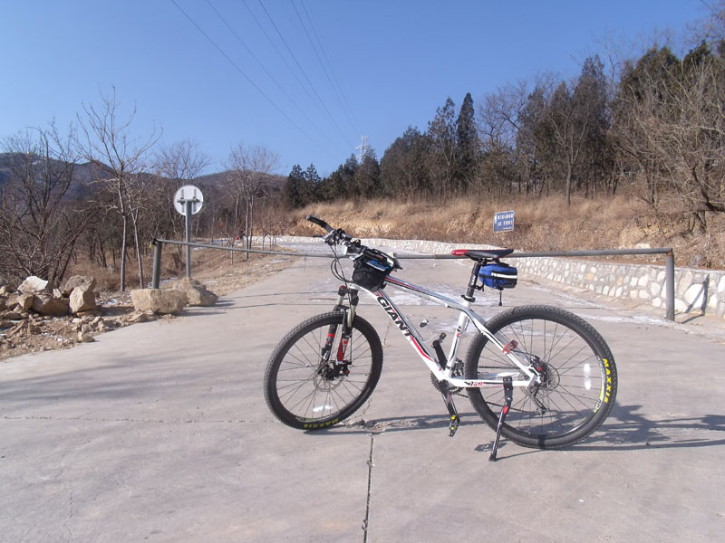 金山陵园下面的栏杆