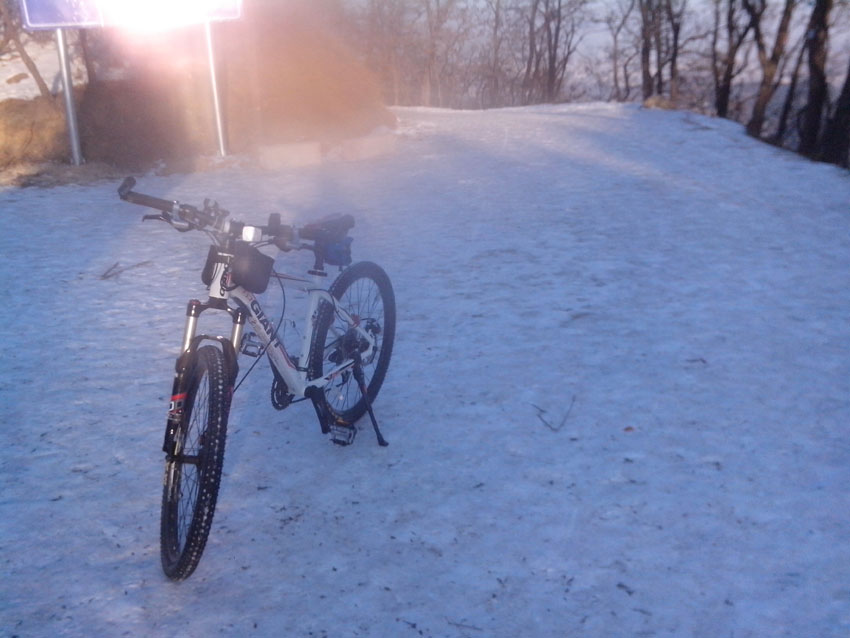 老望京楼路上的积雪