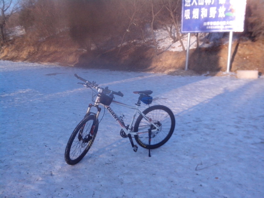 老望京楼路上的积雪