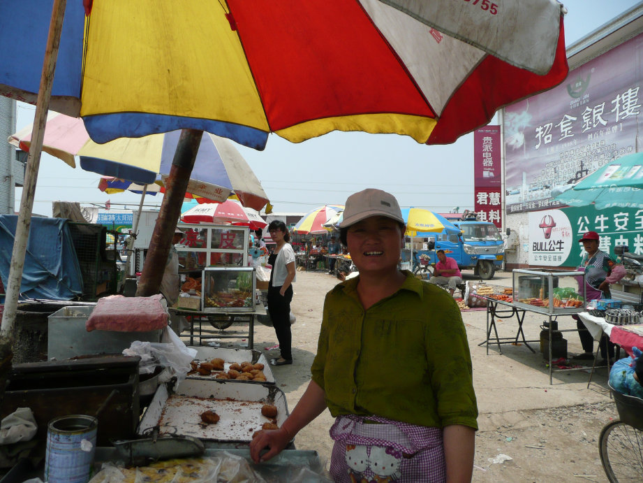 姜各庄卖黄米年糕的。很好吃，谁要去路过别错过机会。