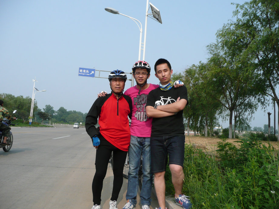 认识了俩个小伙子