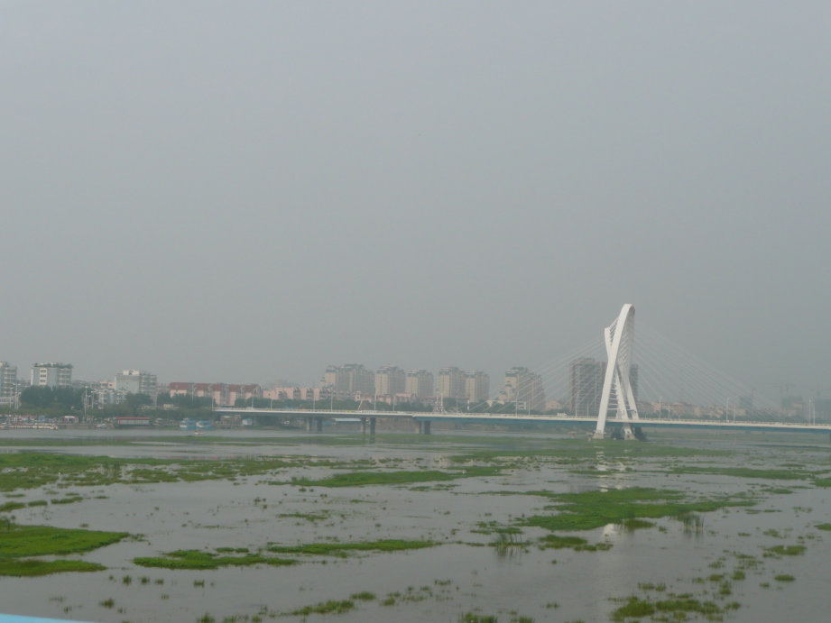 过了这条河就进入锦州市了。