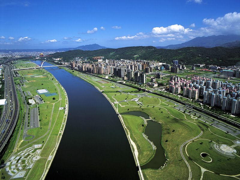 台北圆山饭店前的基隆河滨公园