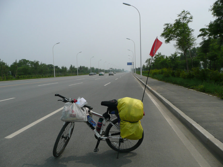 笔直宽敞的路。盘锦--营口。