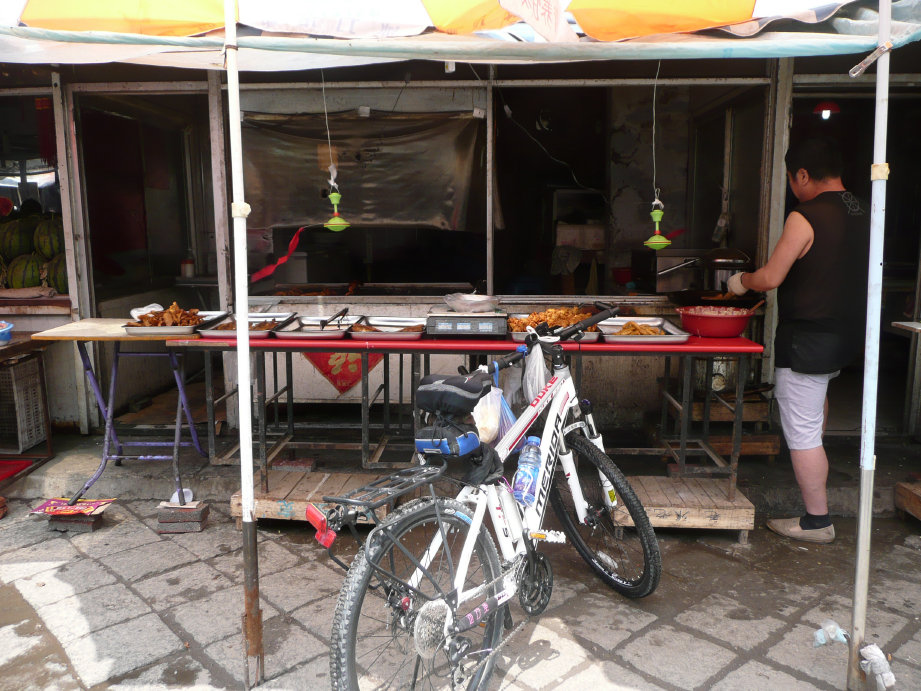 在这买点儿炸鱼。