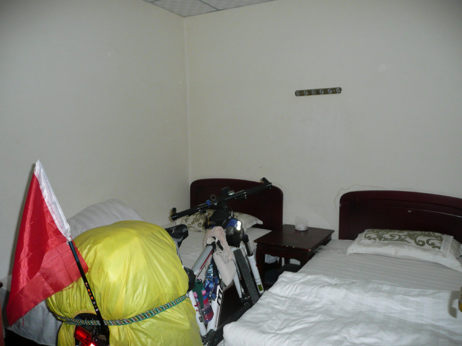 房间不大很干净。