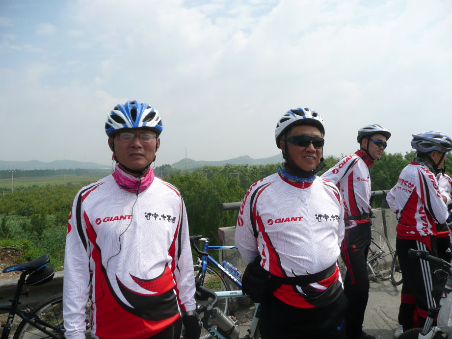 这位骑友很好奇的问我。