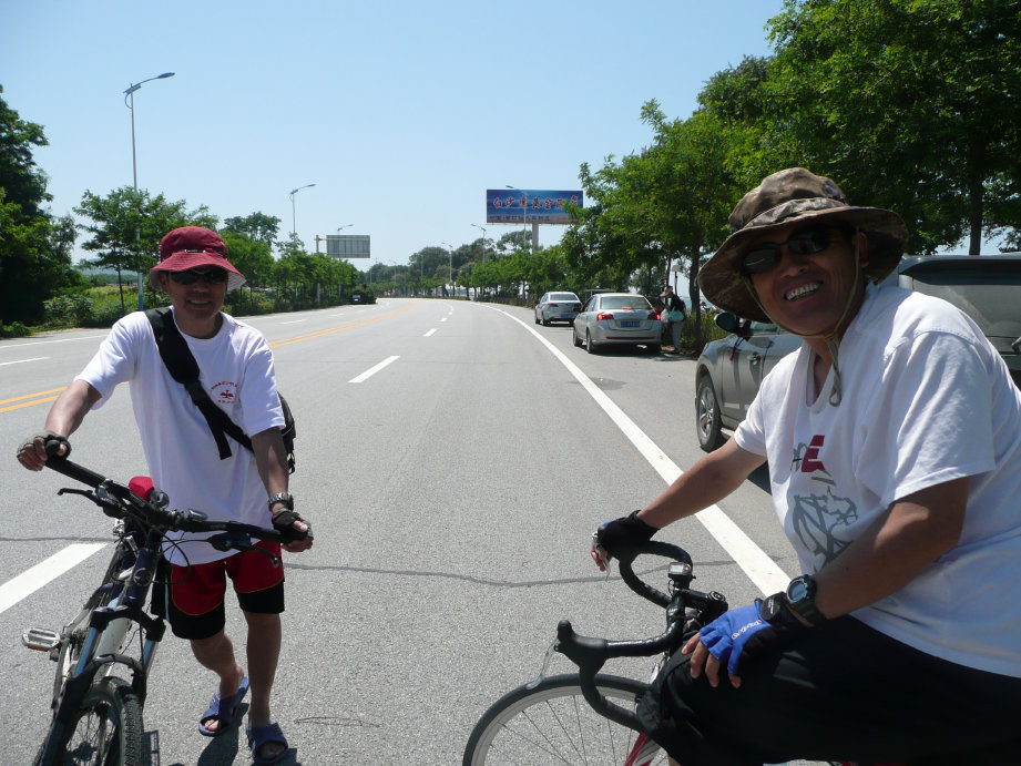 盖州到白沙滩游泳的和咱聊了聊。