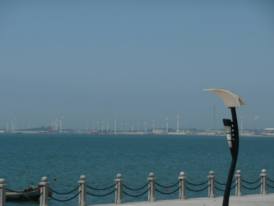 背景景色好美的浴场。