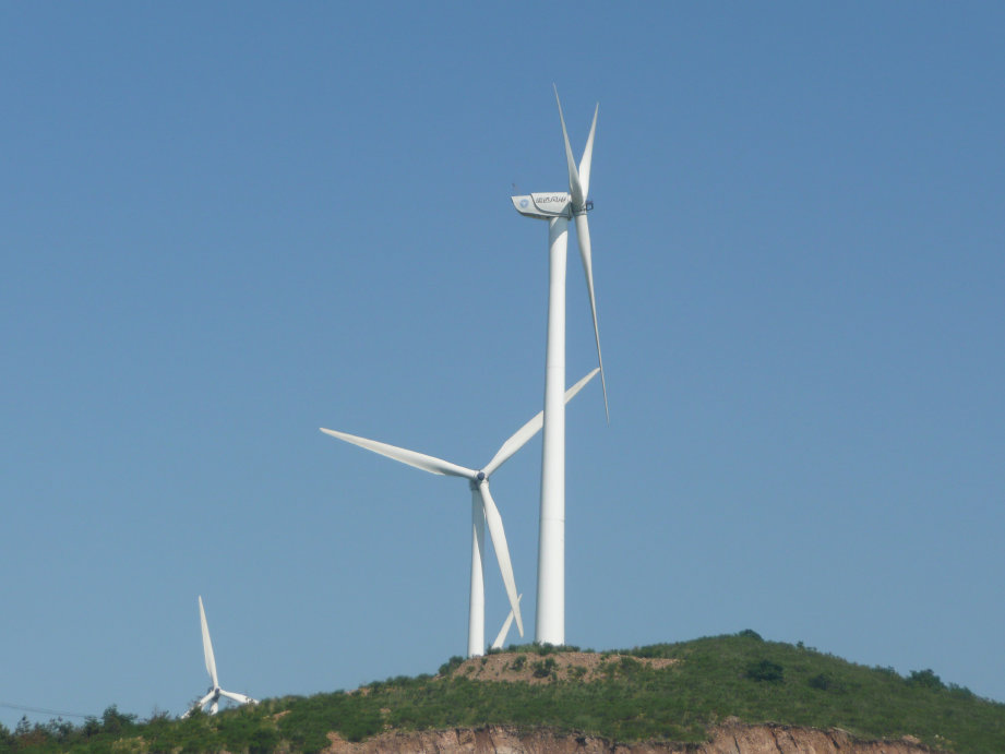 寻找着不同方向的风机。