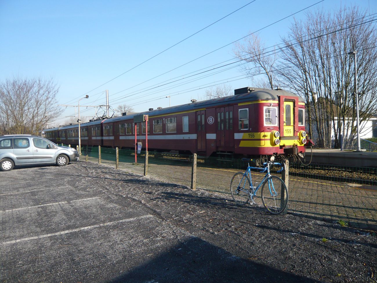 火车站，正好过车