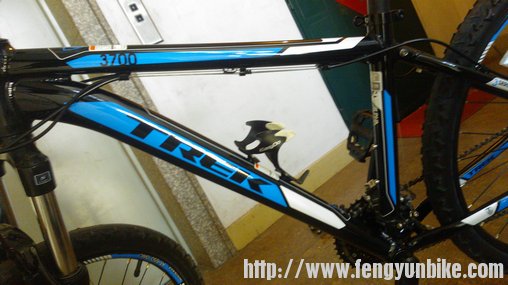 TREK的LOGO非常明显，骑出去绝对不怕“撞车”，最起码我只见过一次别人骑的是TREK3700。 ...