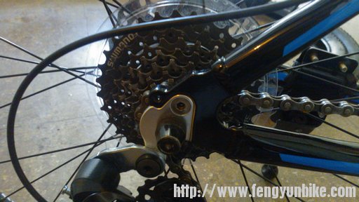 飞轮细节照，掉漆了，但是还是棱角分明，不影响实用。