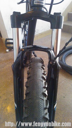 特别说一下，蝮蛇胎骑着很安静，很轻快，跟光头胎一样，而且拐弯时的抓地力比齿胎要好很多。 ...