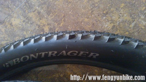 原装轮胎的胎毛，前轮还有，后轮的胎毛没有这么多了