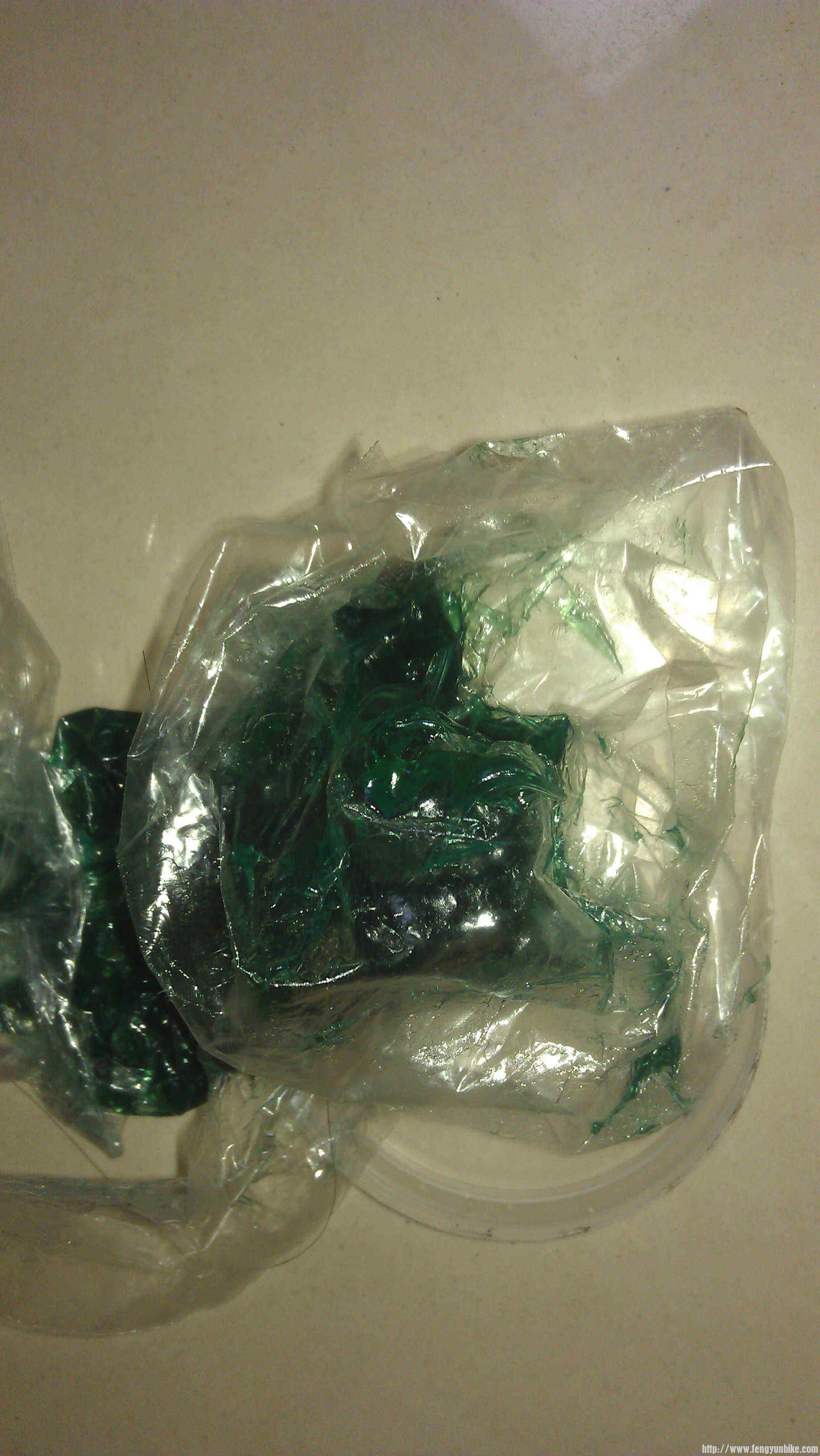 这个绿色的就是润滑油。再冷也不粘。再热也不化