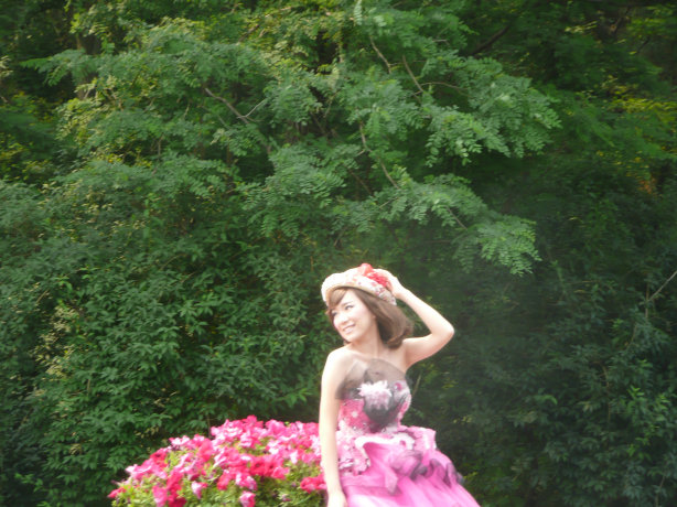 拍婚前照的美女。