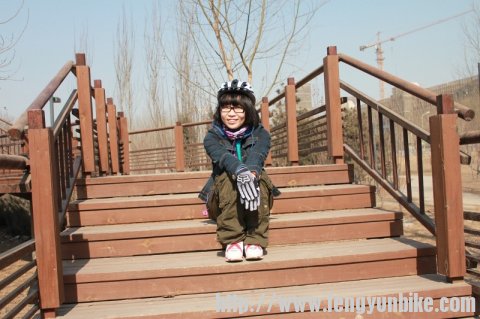 洋洋和她的车~~