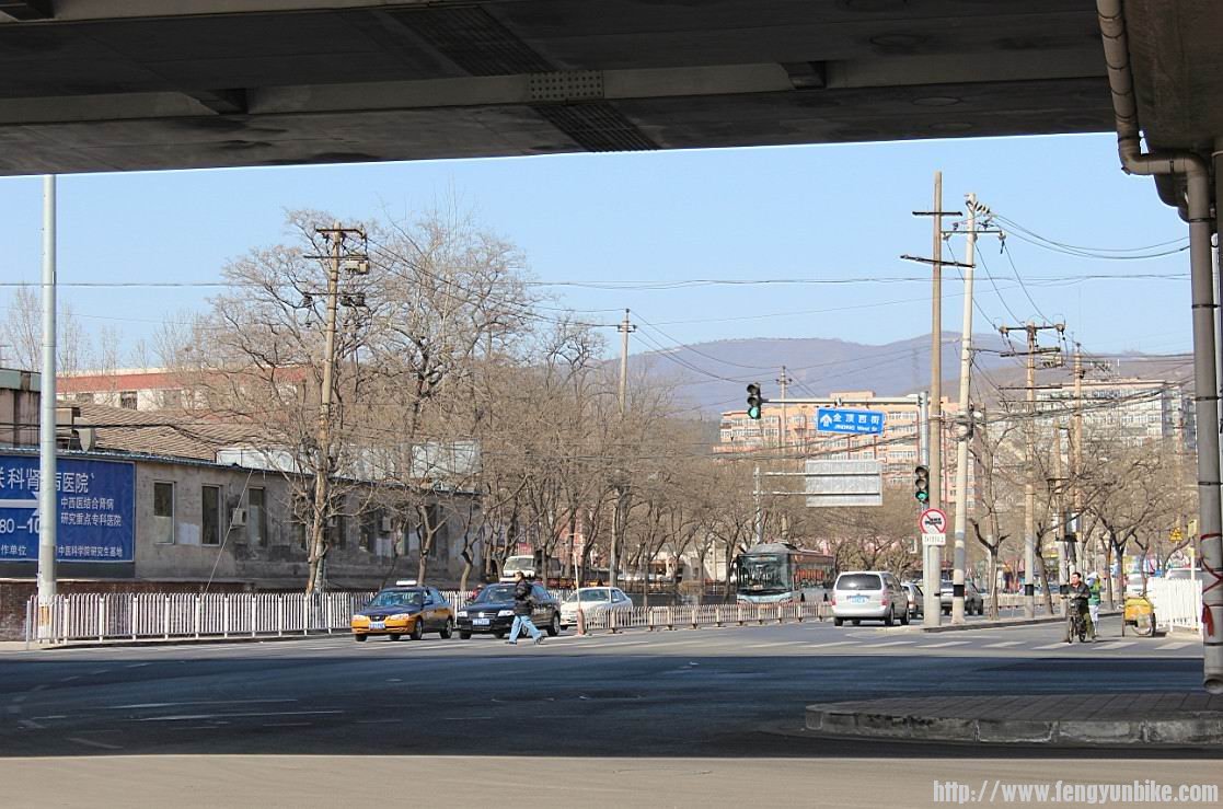 从阜石路走，到金顶西街右转就是了