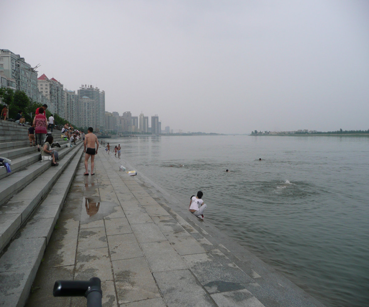 江里游泳好爽！