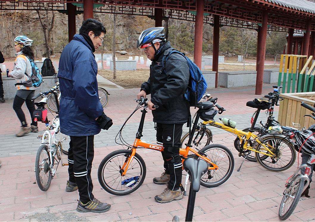 菜老哥的车出了点毛病