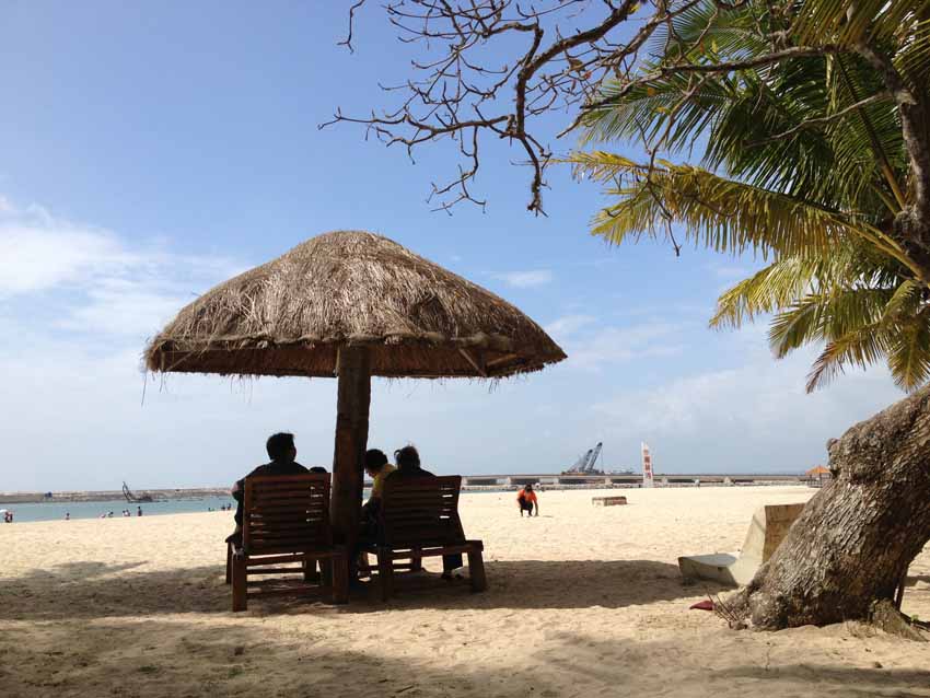 东郊椰林的海水很清