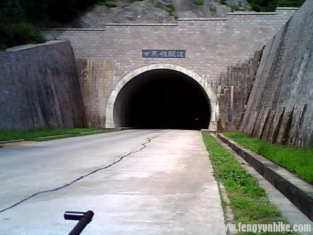 手机怕照的不清楚。